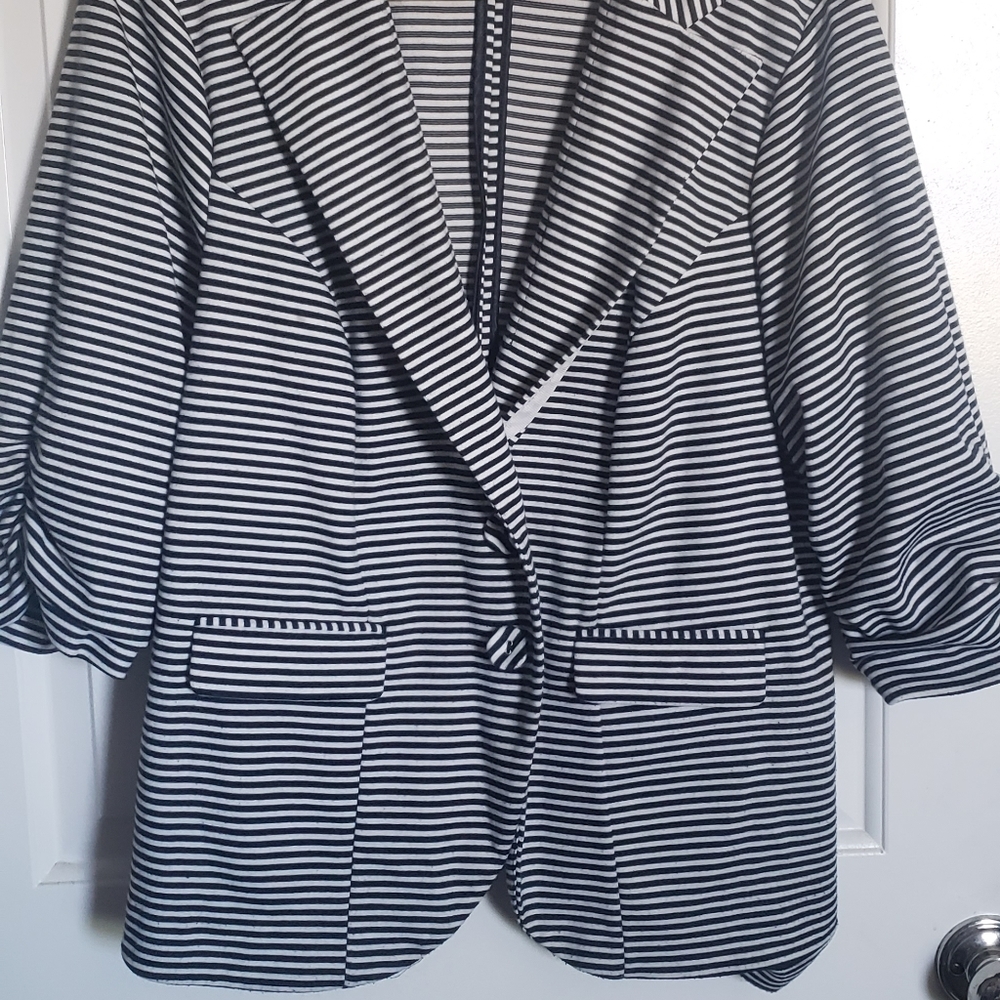Torrid 2x black/white blazer